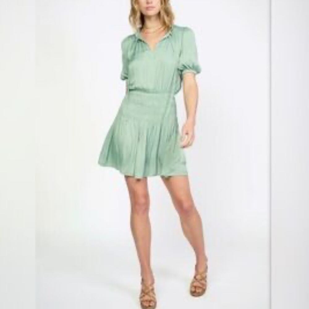 Anthropologie Current Air Crinkle Texture
Samantha Smocked Sage Mini Dress Small